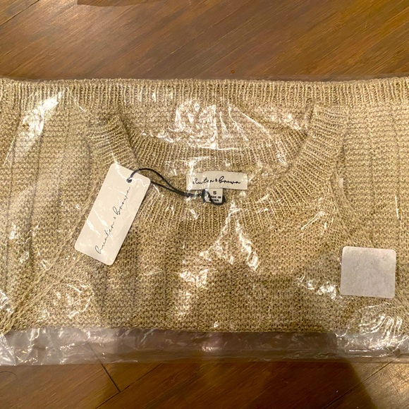 NWT - GOLD SWEATER TANK. - Picture 3 of 3